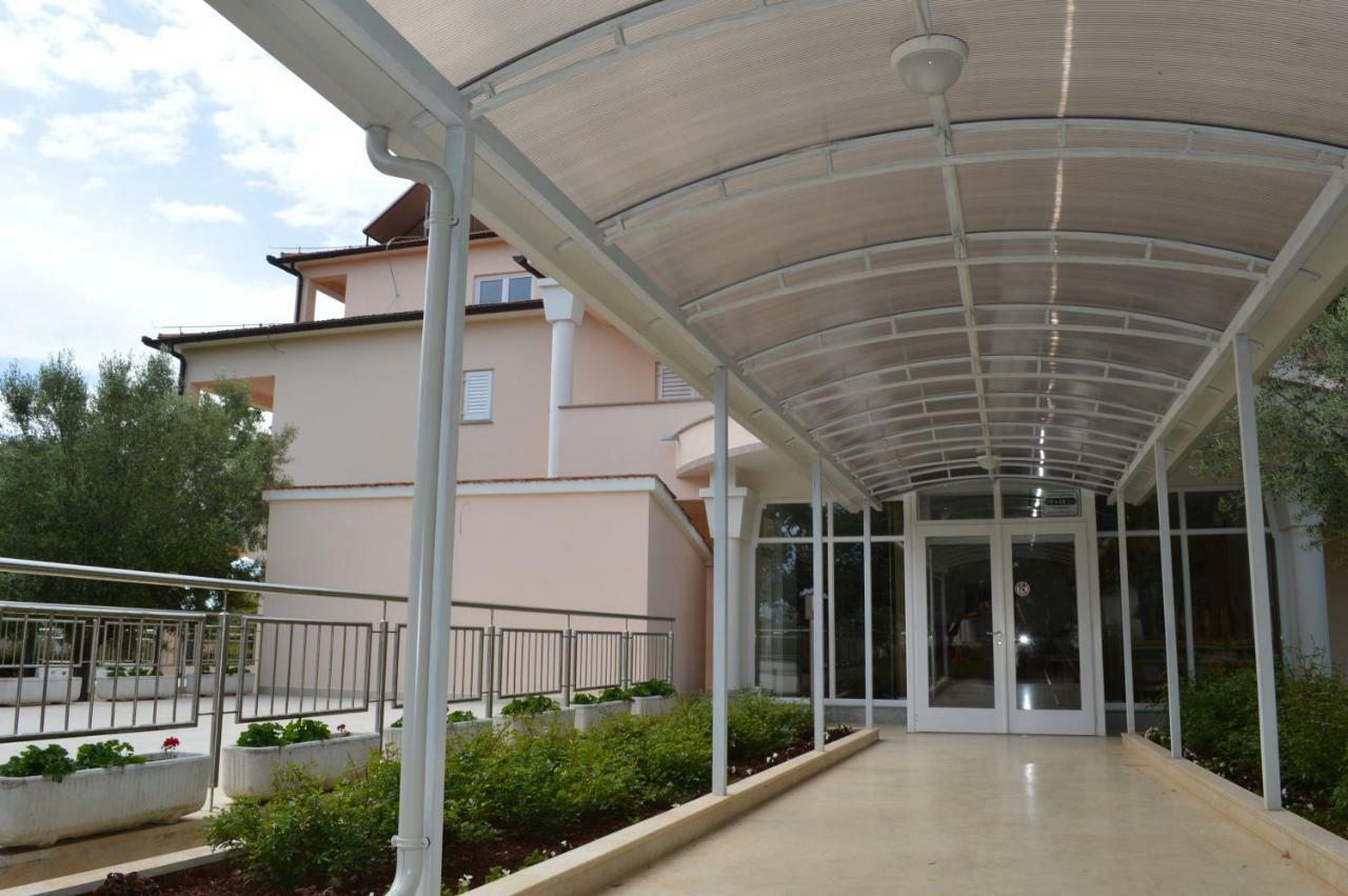 Hotel Pansion Oliva Krnica Esterno foto